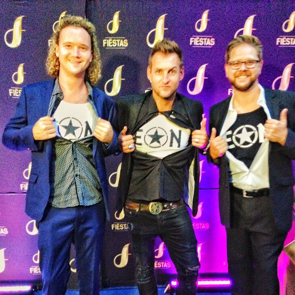 EON #SlaanHomUitDieParkUit by #Fiestas <a href="/pietermarcato/">Pieter Marcato</a> <a href="/AltusTheart/">Altus Theart</a> <a href="/TheMarketingZoo/">The Marketing Zoo</a> <a href="/Legatoartists/">LegatoRecords</a> #LegatoRecords <a href="/NvR_Management/">NvR Management</a>