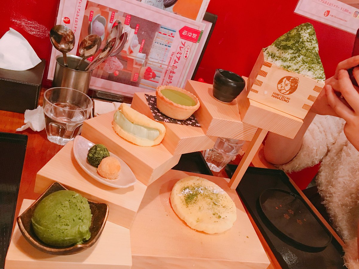 0517Goosehouse's tweet photo. 今更ですが...💦
1月29日  in天神
なんちゃ4人揃って遊ぶの2回目説😂
やっぱこの4人は落ち着く😌
行ってみたかったお店色々行けて良かった🙌🏻💕
さきの誕生日サプライズ出来たし最高やった✌🏻️
#ひみつのはなぞの#抹茶タワー#いちごタワー#6年4組#かずはウルトラマン参上 https://t.co/wtRyPJVH6N