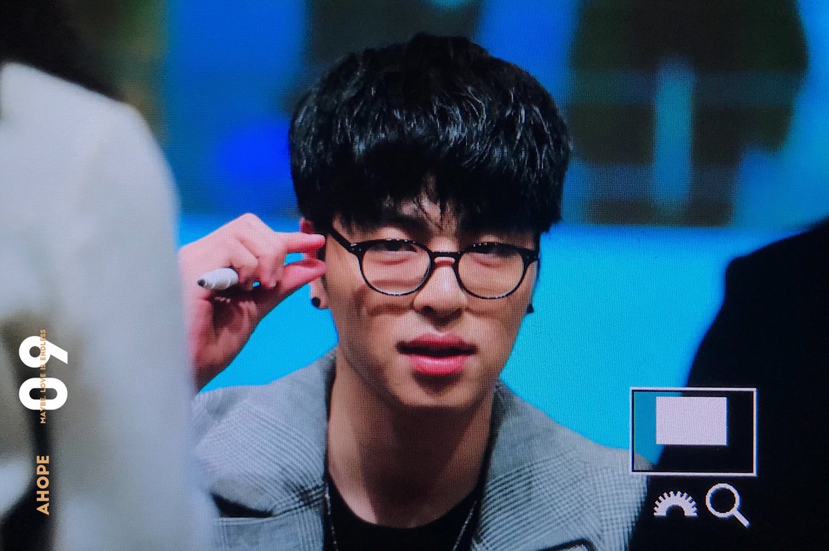 GALLERY_131's tweet photo. YAH! KOO JUNHOE STOP! MY HEART IS MELTING. https://t.co/HMHmTmiE45