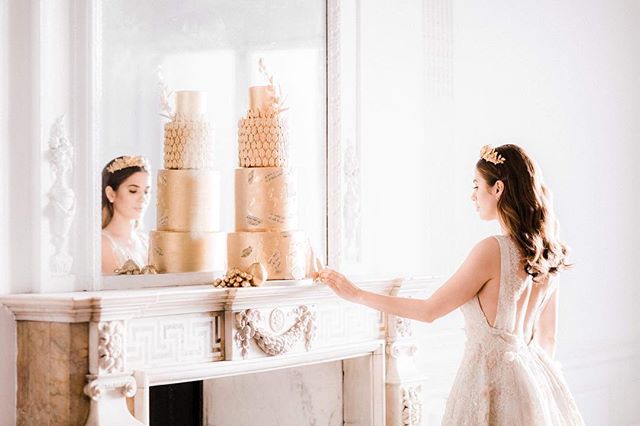 CAKE// Queen of cakes would be the talented @elizabethscakeemporium this gold embellished cake was so fitting for our parchment and gold styled shoot! Go check out the others at <a href="/wedluxe/">WedLuxe</a> 

BACK DROP AND VENUE - <a href="/OneBelgravia/">One Belgravia</a>