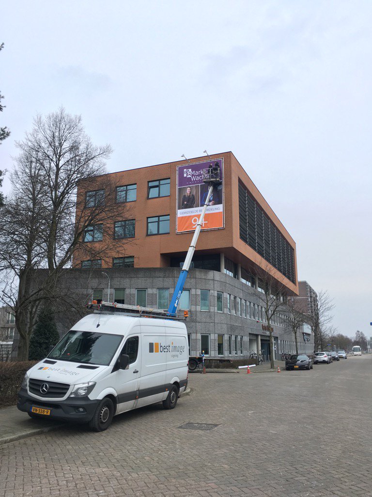 Spanframe met spots en doek <a href="/MarksWachters/">MarksWachtersNotaris</a>