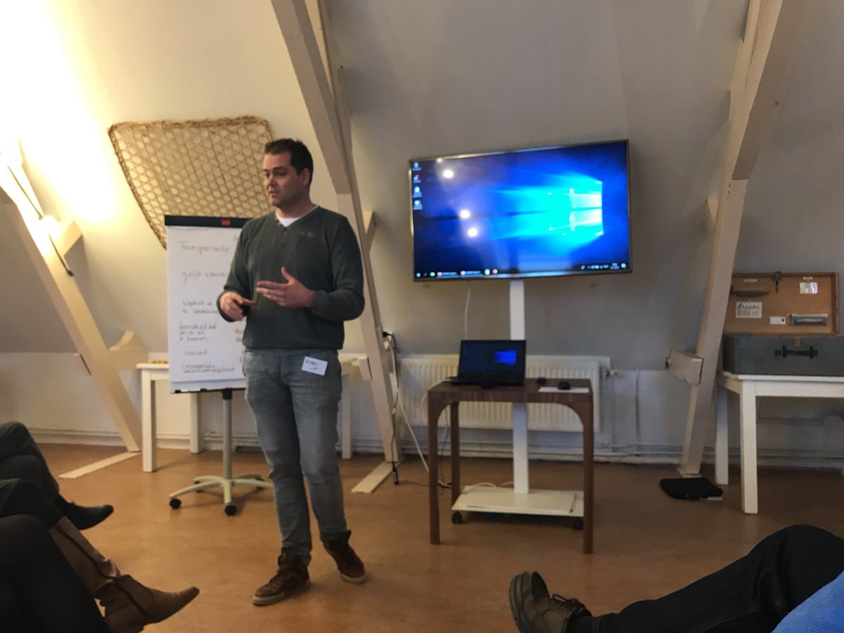 #DemocraticChallenge #workshop #Andersformeren <a href="/Florissch/">Floris Schoonderwoerd</a>, wethouder <a href="/KaagenBraassem/">Gemeente Kaag en Braassem</a>:  Koester de overeenkomsten en laat daar de politiek los, laat de verschillen bestaan, daarvoor is de #representatieve #democratie