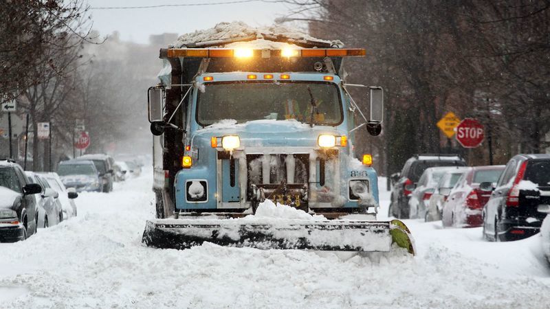 TheOnion's tweet image. Snowstorm In Chicago Delays Hundreds Of Morning Murders trib.al/fSfsC1g