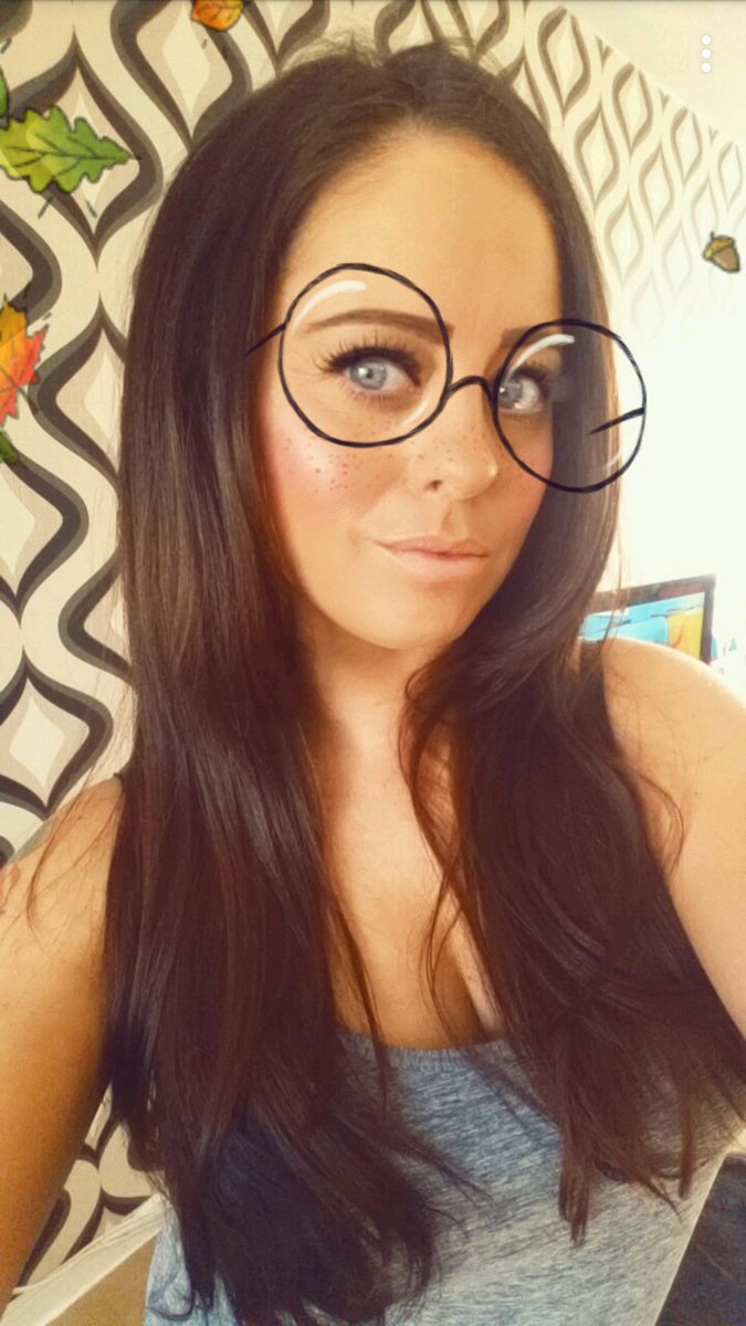 carlaunder26's tweet photo. Loving the snaps at the moment if only I looked airbrushed all the time 🖒 https://t.co/fqAETSDvc8