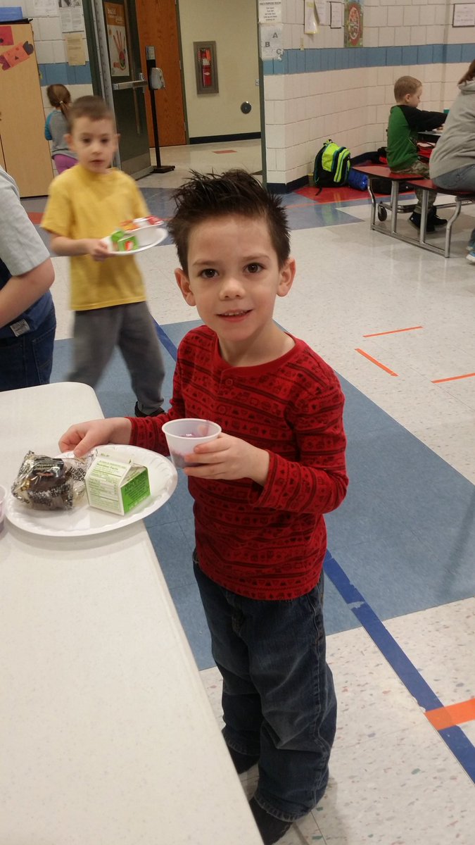 Starting our Friday with blueberry smoothies! <a href="/Deer_Lakes_Cafe/">DLCafe</a> <a href="/WellnessCPC/">CPC School Wellness</a>