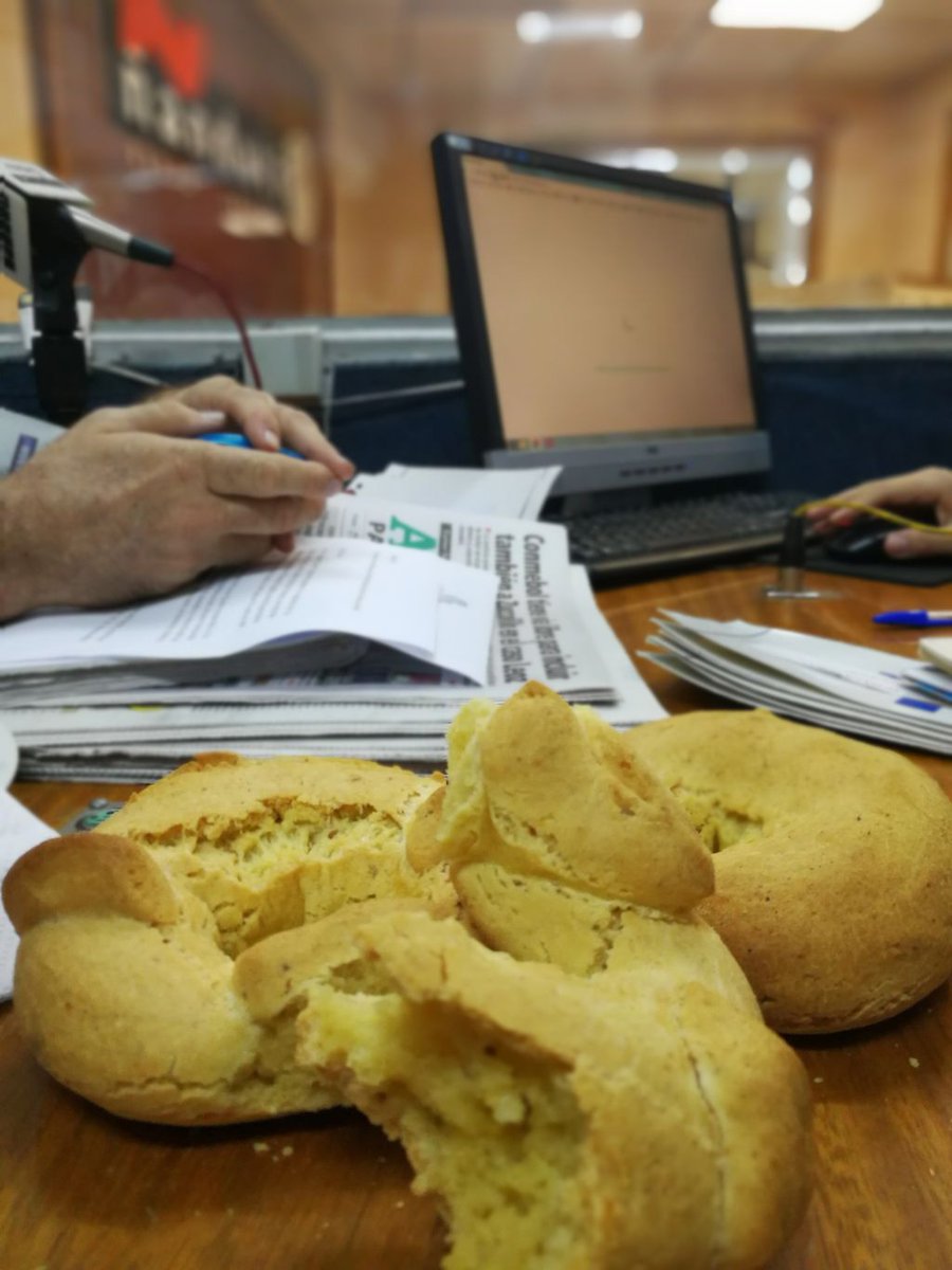 josejosemadrid's tweet photo. Chipeando en @ElSalon1020am por @nanduti #chipa #Food #paraguay #MariaAna #LaReinaDeLaChipa @hector_rubin @hector04gonza https://t.co/JbPto0aNEZ