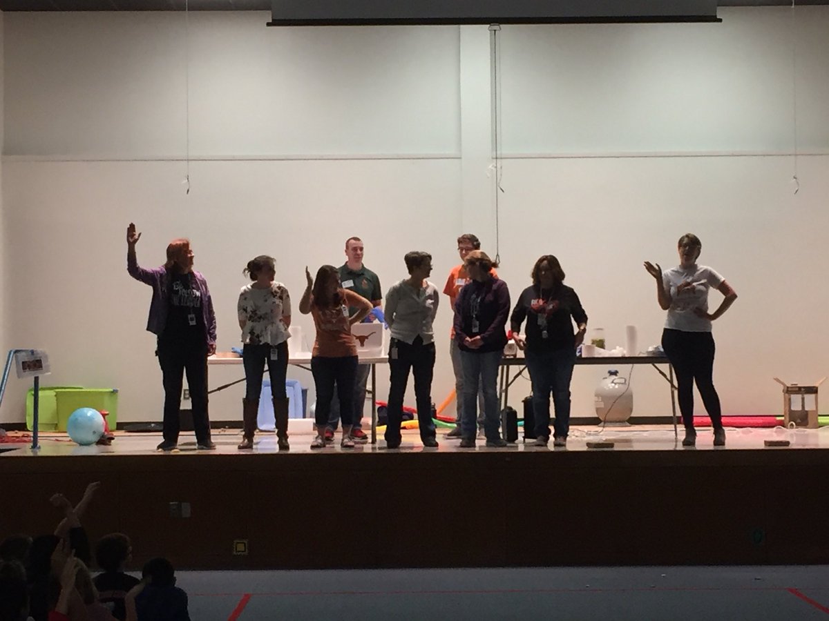 BHCBears's tweet image. Enjoying graham crackers with a bit of liquid nitrogen! Don’t try this at home! #physicscircus