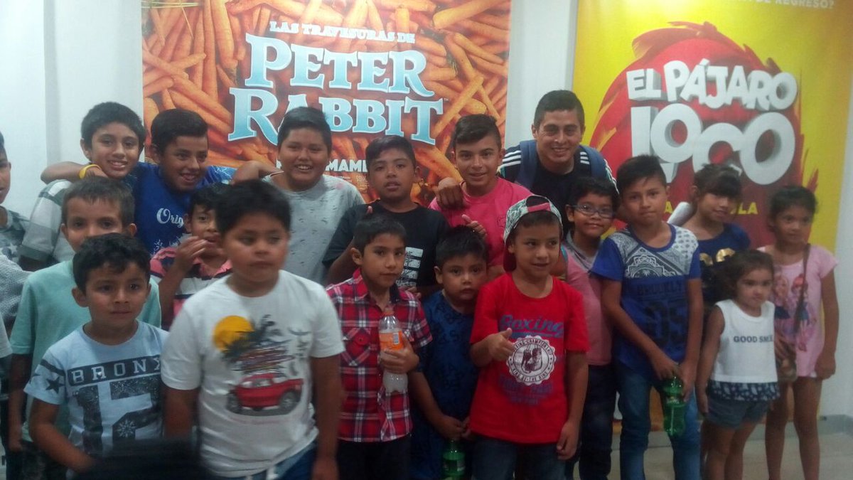 ferguerradiaz86's tweet photo. Tarde de cine playón educativo barrio Limache @sebabonduri @artydance23 @fguillesaavedra @aniberruezo @SaltaEduca2020 @patriciapinasco https://t.co/SUsG0Xg7Av