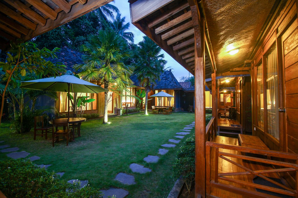 ayonengmgl's tweet photo. Yuuuukkkkkk keppoin !!! Penginapan di deket Candi Borobudur yang berjarak kurang lebih 5 menit berjalan kaki. Di Cempaka Villa Resaturant &amp; SPA donk !!! Bentuk bangunan yang sederhana tapi fasilitas lengkap !! Mau tau tarifnya ?? Ikutin duluu..
@IniMagelangKu #WisataMagelang https://t.co/KtAzNvz2kd