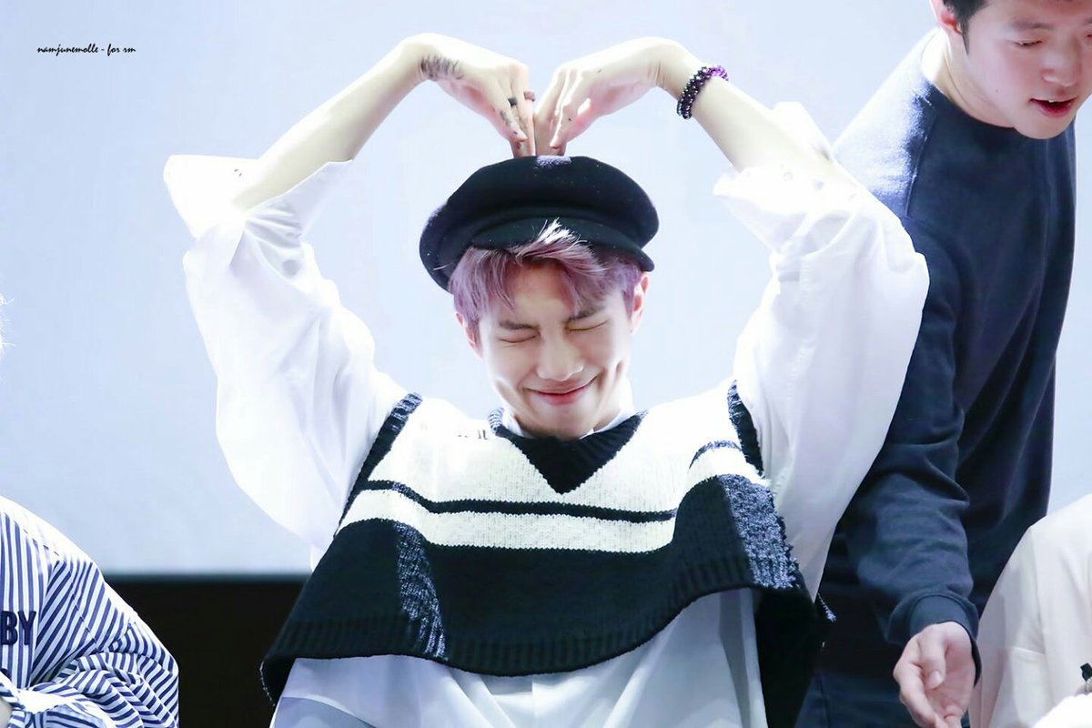 TOONG_YI's tweet photo. 냄준쓰 역시 일상짤👍👏

#iHeartAwards #BestFanArmy #BTSARMY @BTS_twt https://t.co/3edIC6cMud