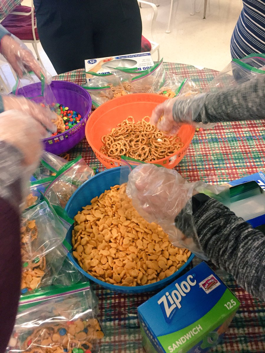 orona75's tweet photo. Thank you to our great @##DoverElementary volunteers for making a difference in the life of our students #jumpfortheheart #risdgreatness #CantStopRISD #createawesomedover #HeartMonth https://t.co/5VplYZFCXw