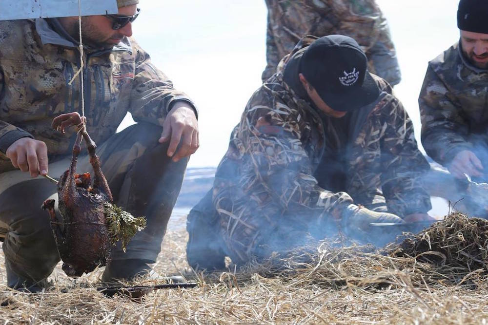 CaribouMag's tweet image. Le chef @StephaneModat se demande quand les restaurants seront autorisés à servir de la viande sauvage - @JulieAubeDtP s&apos;est entretenu avec lui bit.ly/2EcYMhK #cultureculinaire #Chasse #Restaurant