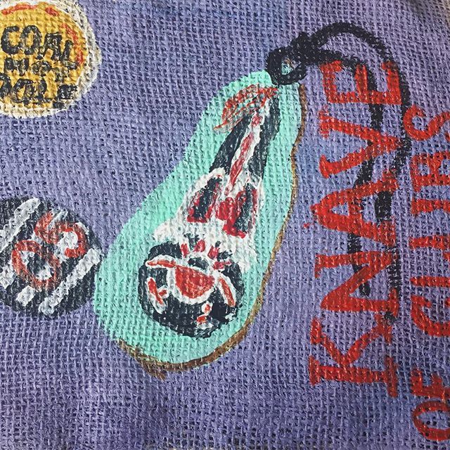 AnnaFCSmith's tweet photo. Painting on hessian - test works for #docroweproject with items from the #docrowearchive .
#workinprogress #hobbyhorse #folkart #loreandthelivingarchive #exhibition #touchstonesrochdale #docrowe #britishcustoms https://t.co/67cVrElx2f https://t.co/g1LNNKnM9S