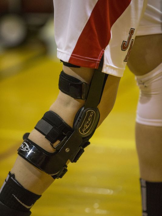 #ACL injuries are becoming much more common among female #athletes; #NewJersey experts offer tips for preventing the knee issue that can sideline players for a year ow.ly/n6JU30iiVUb #soccer #basketball