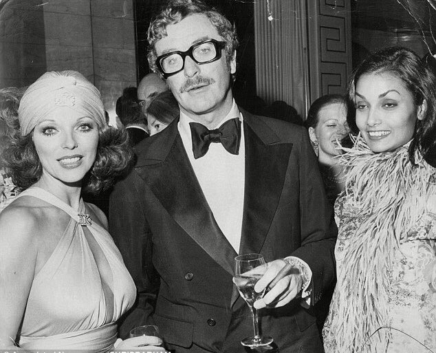 BloodyGoodPilot's tweet photo. Hoagie’s tips for gents:

Hold your cigar &amp; champagne in one hand and keep your “business hand” free to grope.
#YouToo https://t.co/XaiEfiZWMS