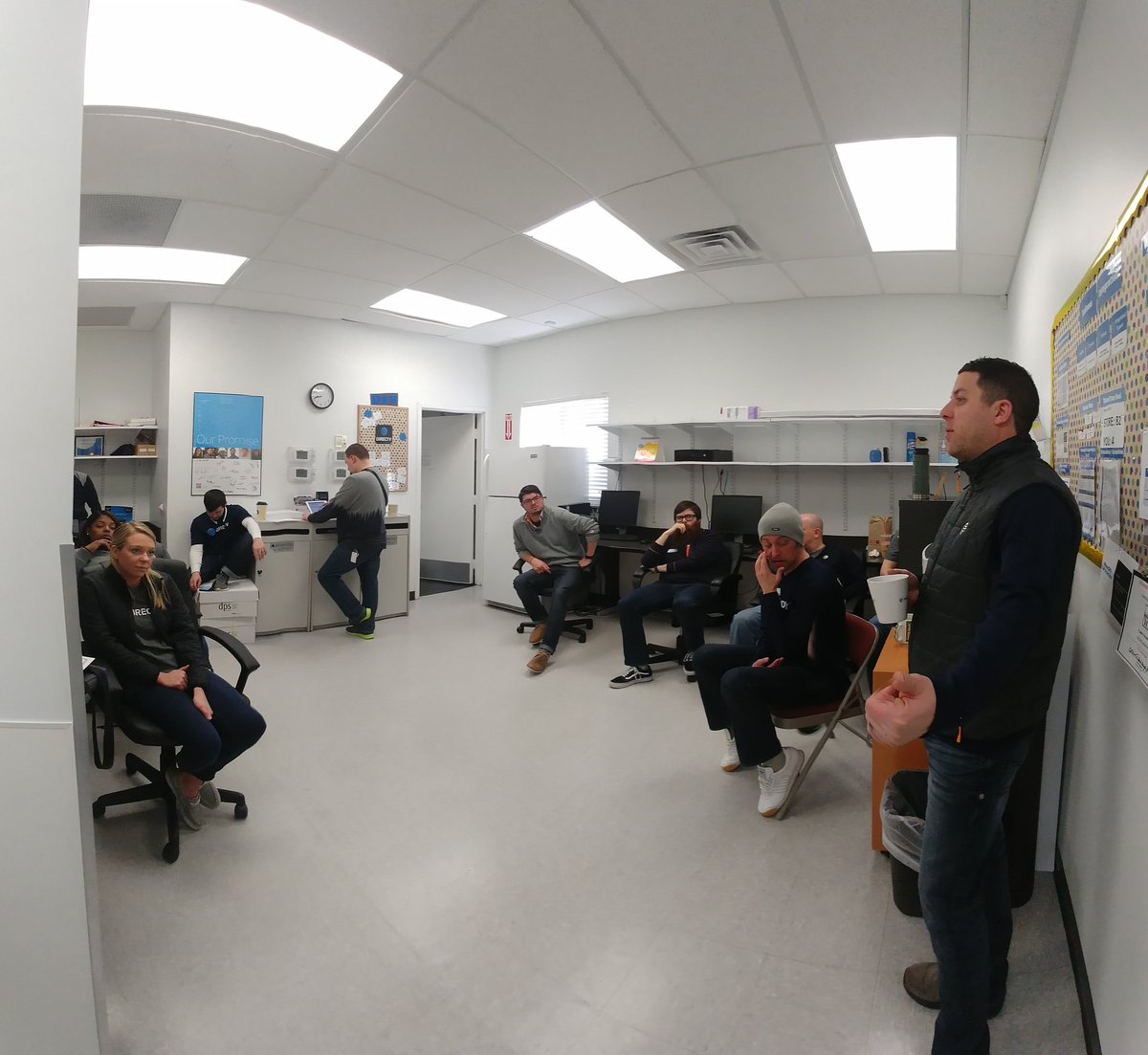 chris_barinque's tweet photo. Friday morning weekend strategy planning with @tresreed and the Cape Girardeau team. Talking CRU growth with some killer product promotions! How can we partner with your small business? #MidStatesProud #BossCRU #attemployee #SmallBusiness https://t.co/ZwVp6OyJLO
