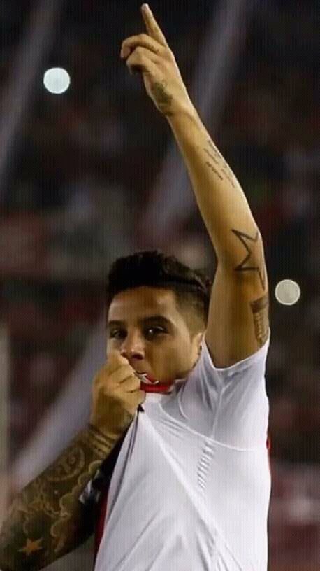 florzitaperez93's tweet photo. Feliz cumpleaños CRACK.
Gracias por hacernos tan felices con tus goles y por entregar todo por esta hermosa camiseta que nos representa a millones de hincha.
Acá te vamos a esperar siempre campeón no lo dudes.🐓❤
#Felices22Sebas
Lo mejor está por venir. https://t.co/DhxOIhhKnC