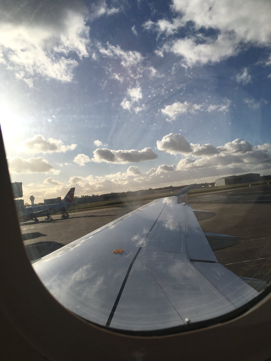 wilsonalucinda's tweet photo. #flyingfriday #hellototheweekend #party #vienna #balling #travel https://t.co/j7Lxw1hWk9