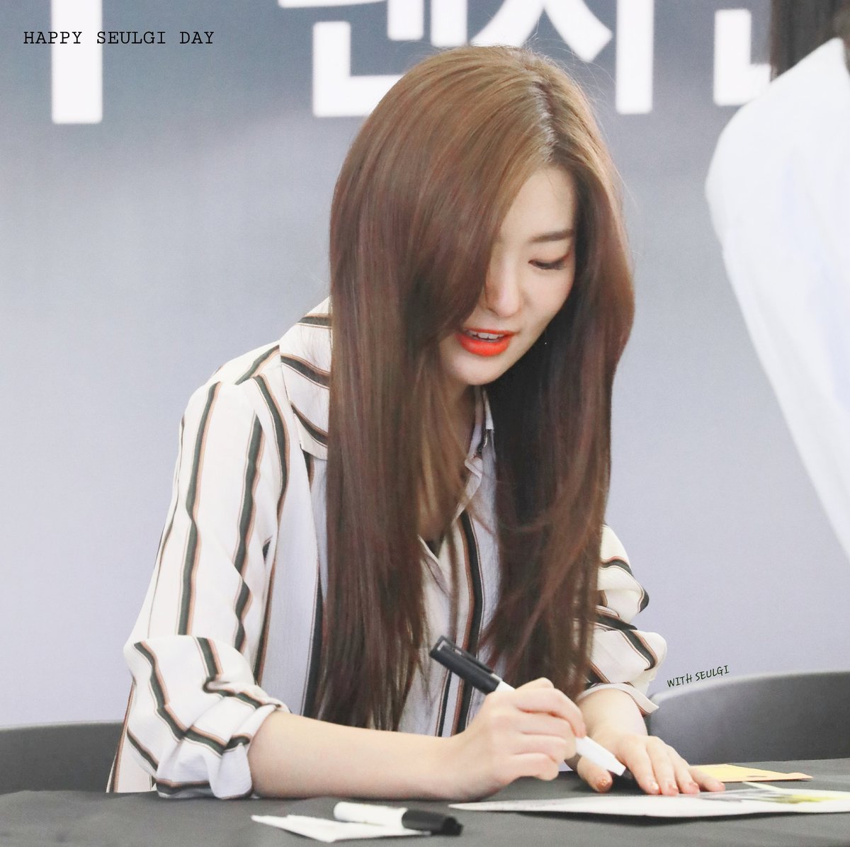WithSeulgi_TW's tweet photo. 슬기야 생일 축하해 💛🐻
#HappySeulgiDay #슬기 #SEULGI https://t.co/ZLQOk1ol1D