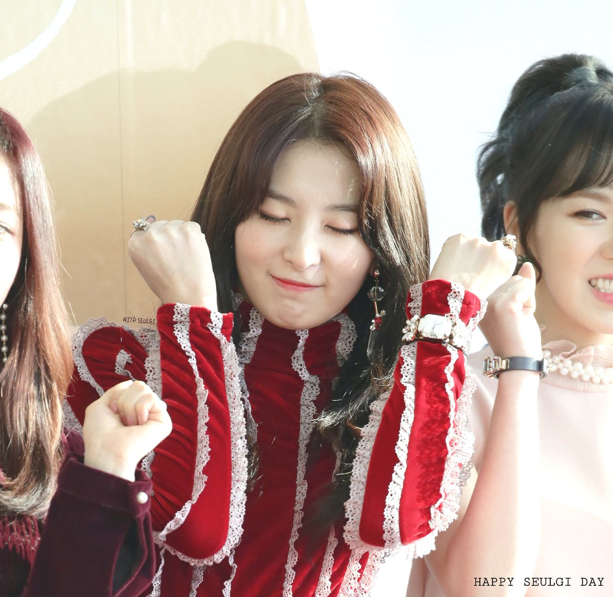 WithSeulgi_TW's tweet photo. 슬기야 생일 축하해 💛🐻
#HappySeulgiDay #슬기 #SEULGI https://t.co/ZLQOk1ol1D