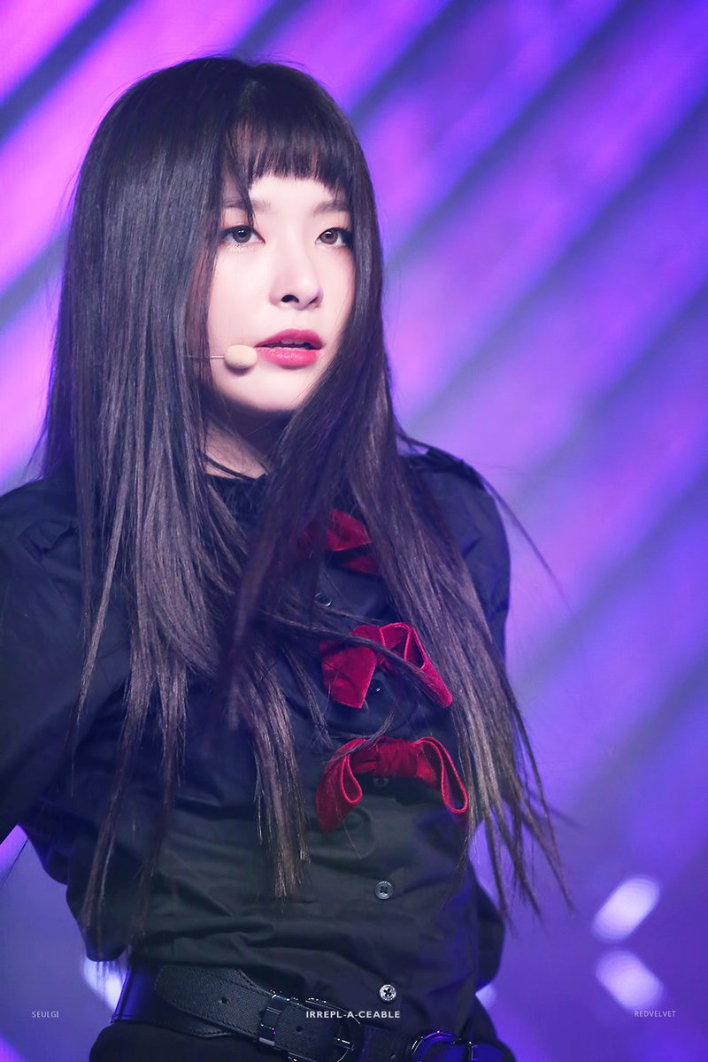 94irreplaceable's tweet photo. 💛사랑하는 우리슬기 생일 정말정말 축하해!!! 🧡🐻🐯🍍🎂🎂 #HappySeulgiDay https://t.co/yDtQpwLNdR