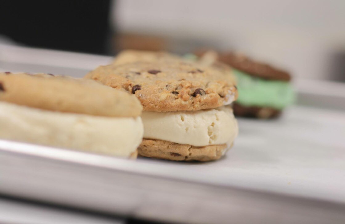 Satpastorsclass's tweet photo. Y’all...we are being gifted with  Griff’s ice cream sandwiches tomorrow night in class...like a hundred. Blue bell ice cream and cookies together...what could be better?!?!  Bring a friend and come hungry for not only food, but God’s Word, too. We’ll be in Acts 15. #pastorsclass https://t.co/dcuhnINhBr