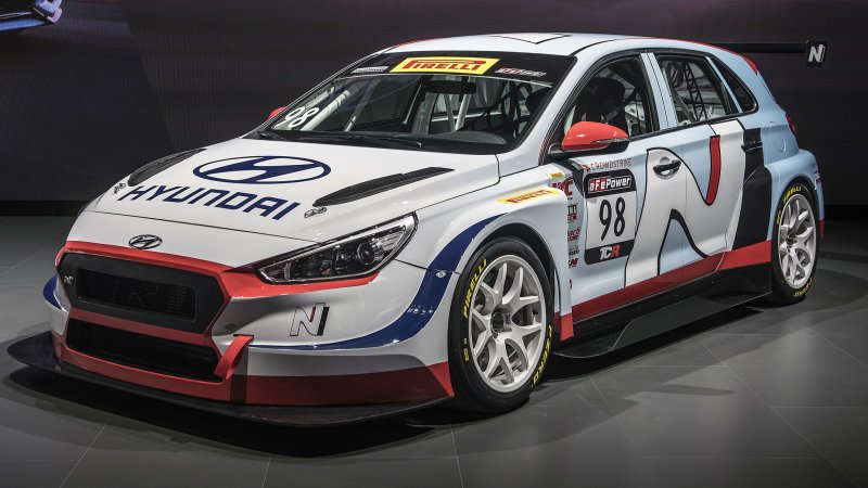 TechnicallyRob's tweet image. 2018 Chicago Auto Show Mega Photo Gallery | Sweet show, Chicago! dlvr.it/QFhQs3 #Autoblog #Cars