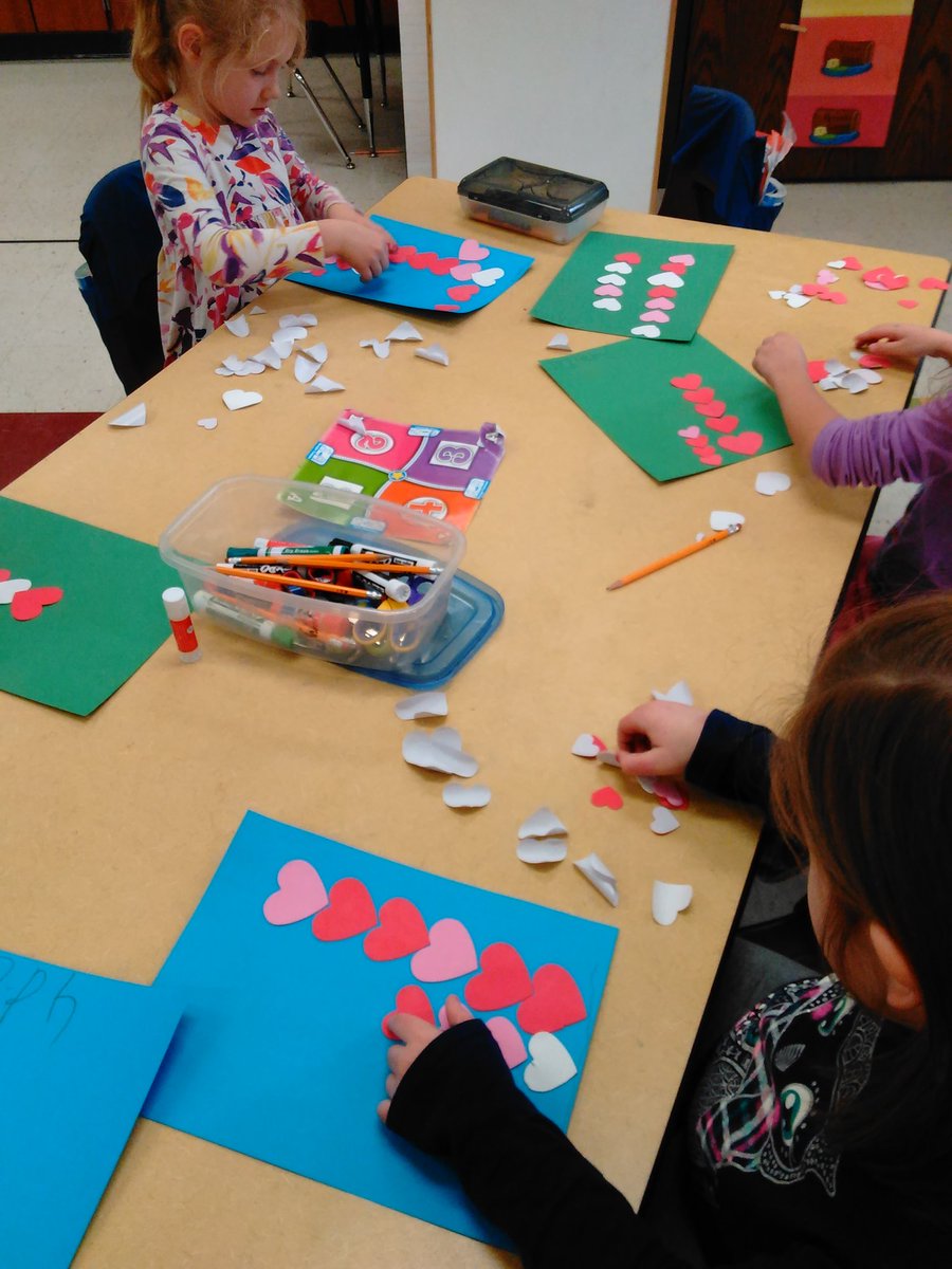 kendra_windsor's tweet photo. Taller, shorter lines with heart stickers for Fun Friday! @Callawaycougars #JCshines https://t.co/WsL4uiQfEz