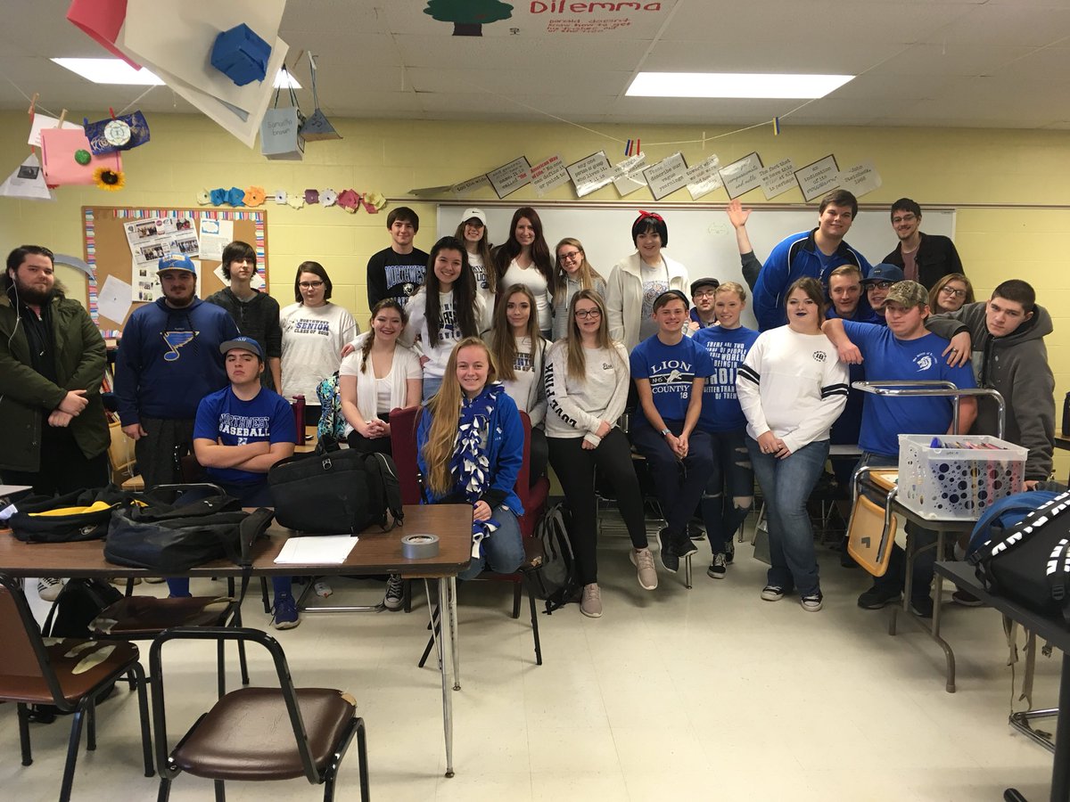 northwestCATS's tweet photo. Seniors 2018!!! https://t.co/R235A76PAX