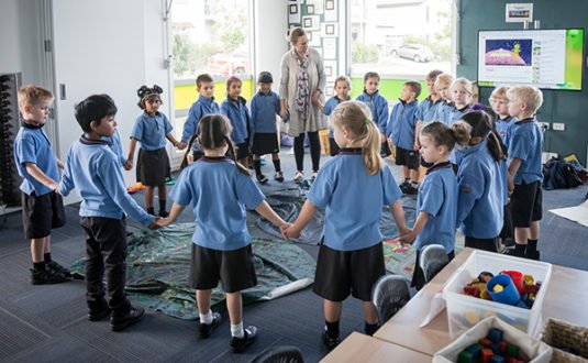 CSCorganization's tweet image. How to use collaborative learning to improve your students' classroom experience: ow.ly/6PK930iiYAx via @DMLResearchHub #edchat
