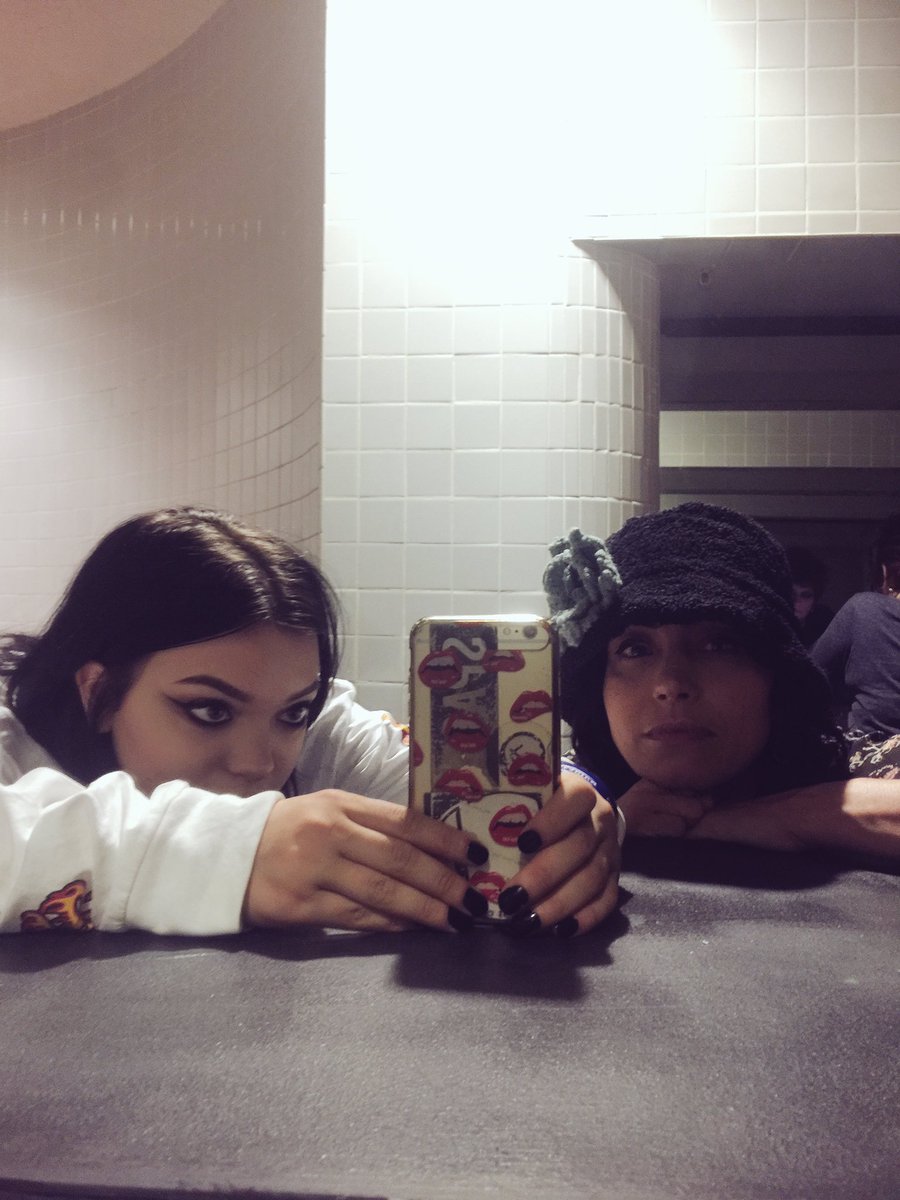 renalovelis's tweet photo. went with my mom to the @dualipa show last night and it was the best decision ever https://t.co/hVjPvqkYuh