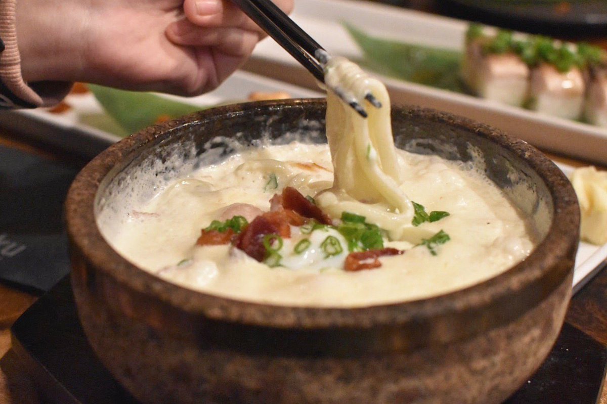 lindork's tweet photo. 💕 VALENTINE'S GIVEAWAY! 💕 Enter to win a Valentine's Dinner for 2 (valued at $100) to one of my fav Edmonton Japanese restaurants @izakaya_dorinku! 

1. Follow @izakaya_dorinku. 
2. RT this tweet. 

Learn more about Dorinku: https://t.co/BcVdZxnH5Y #yeg #yegfood #whyteave https://t.co/aVydse7XKG