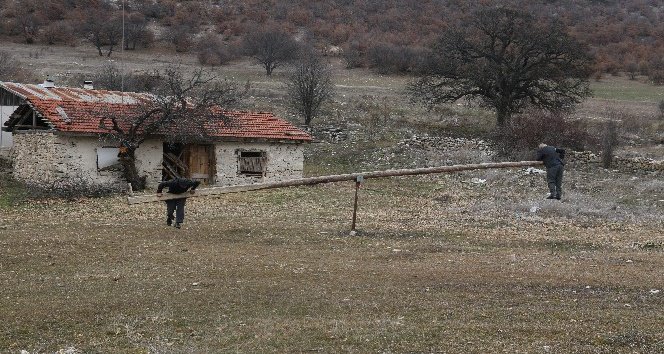 EskHaberOtesi's tweet image. ’Cungurdaş’ Oyununu Yaşatmaya Çalışıyorlar

haberotesi.com.tr/haber_detay/ye…

#cungurdaş #cungurdaşoyunu #yaşatmaya #çalışıyorlar #yerel #eskişehirhaberötesi