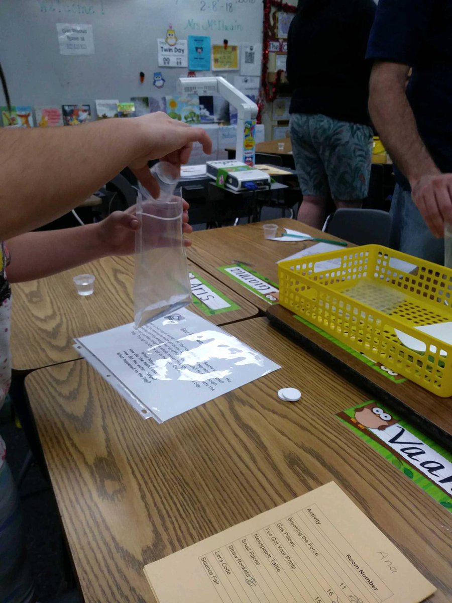 JroneyJulie's tweet photo. Some of the fun science activities at Imperial Elementary STEAM Night! @OrangeUnifiedCA #snailraces #gaspillows https://t.co/2h6aUtGJKS
