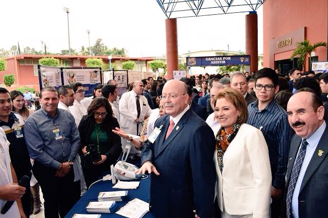 UASinaloa's tweet photo. Rector pone en marcha la XIV Muestra Profesiográfica UAS 2018. https://t.co/2Fk1gI6y4I https://t.co/Ghr6zVnnbj