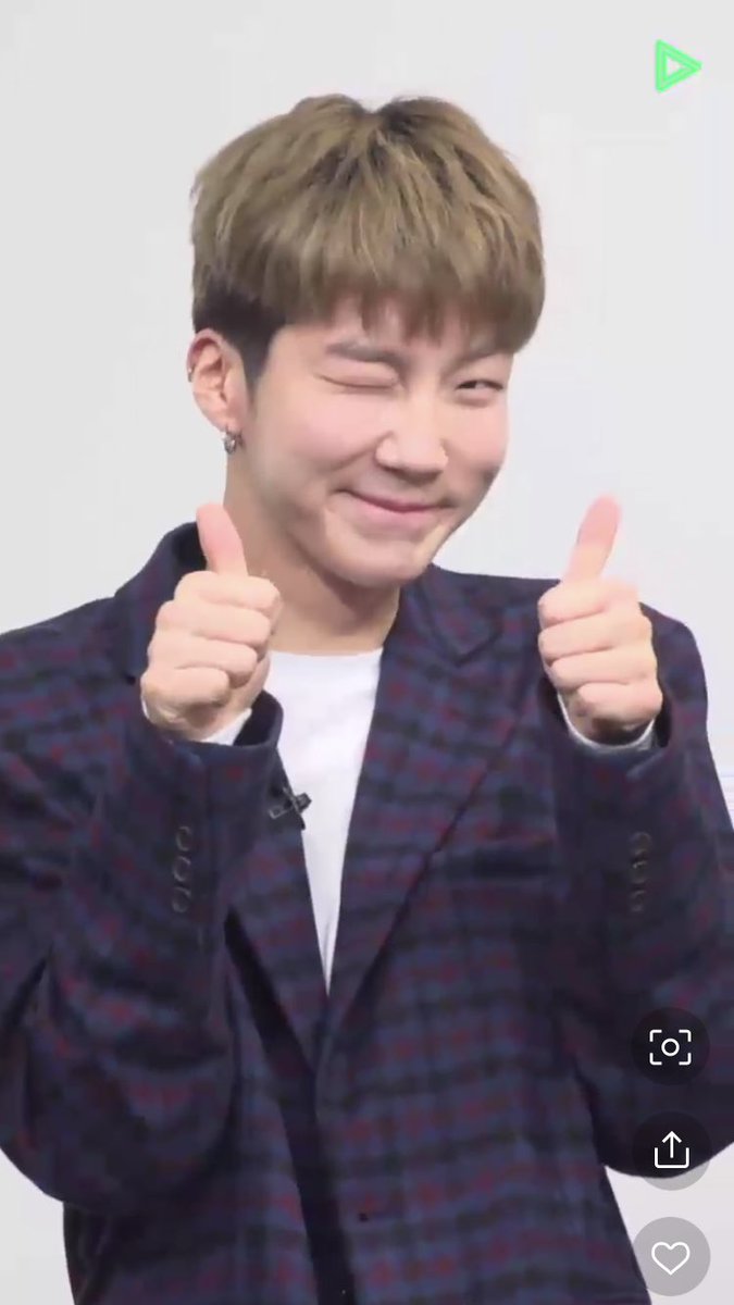 shiyoung10's tweet photo. ラインライブかわいすぎたよ😭😭😭
#winner #linelive #위너 https://t.co/ZqYikFQzdq