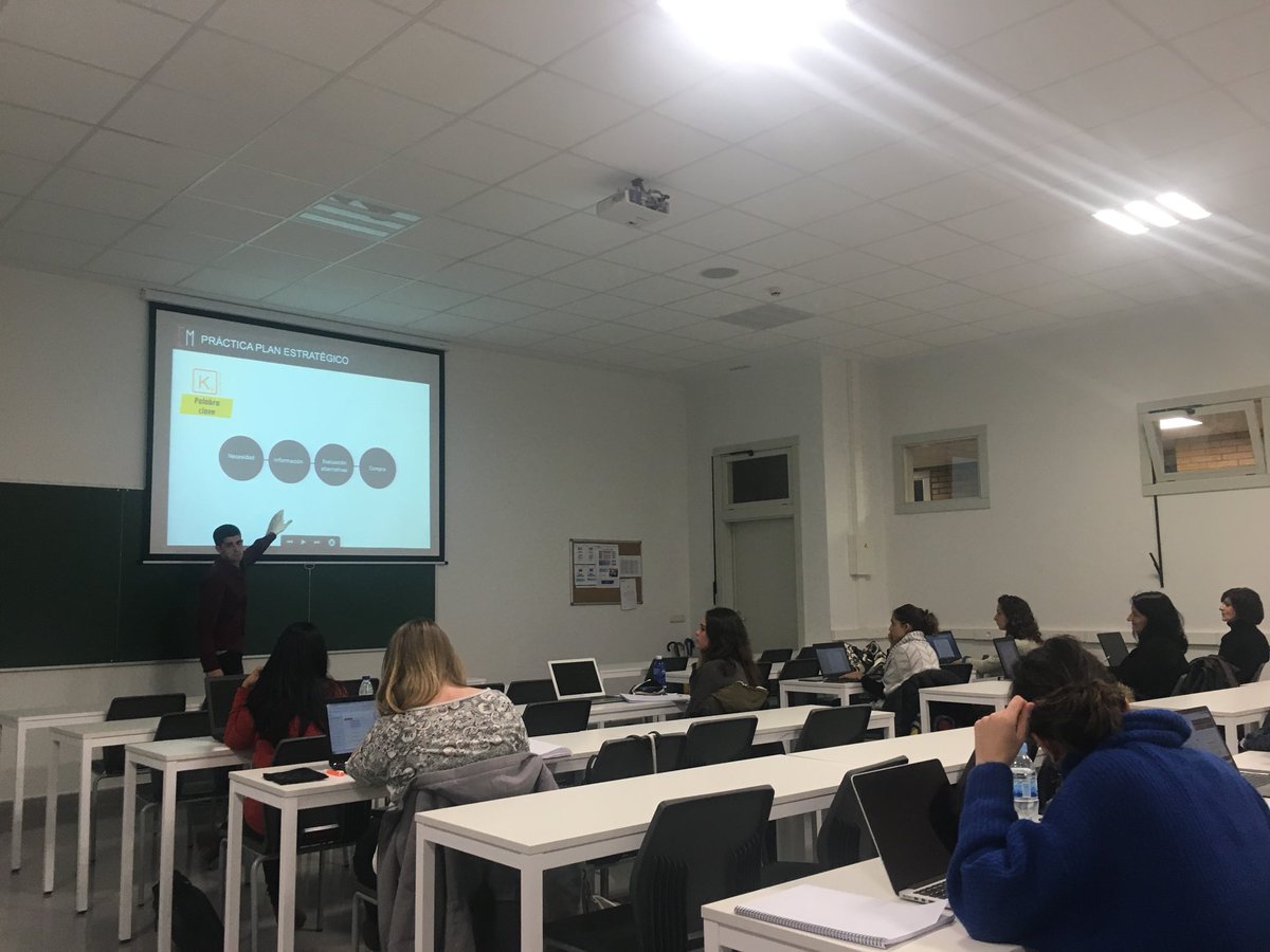 lin3s's tweet photo. Segundo fin de semana en #ExactMatch #bilbao. ¡@Heras12 e @igechaniz corrigiendo los deberes! #GoogleAdWords #deusto #lin3s https://t.co/wNcL5u1iHp