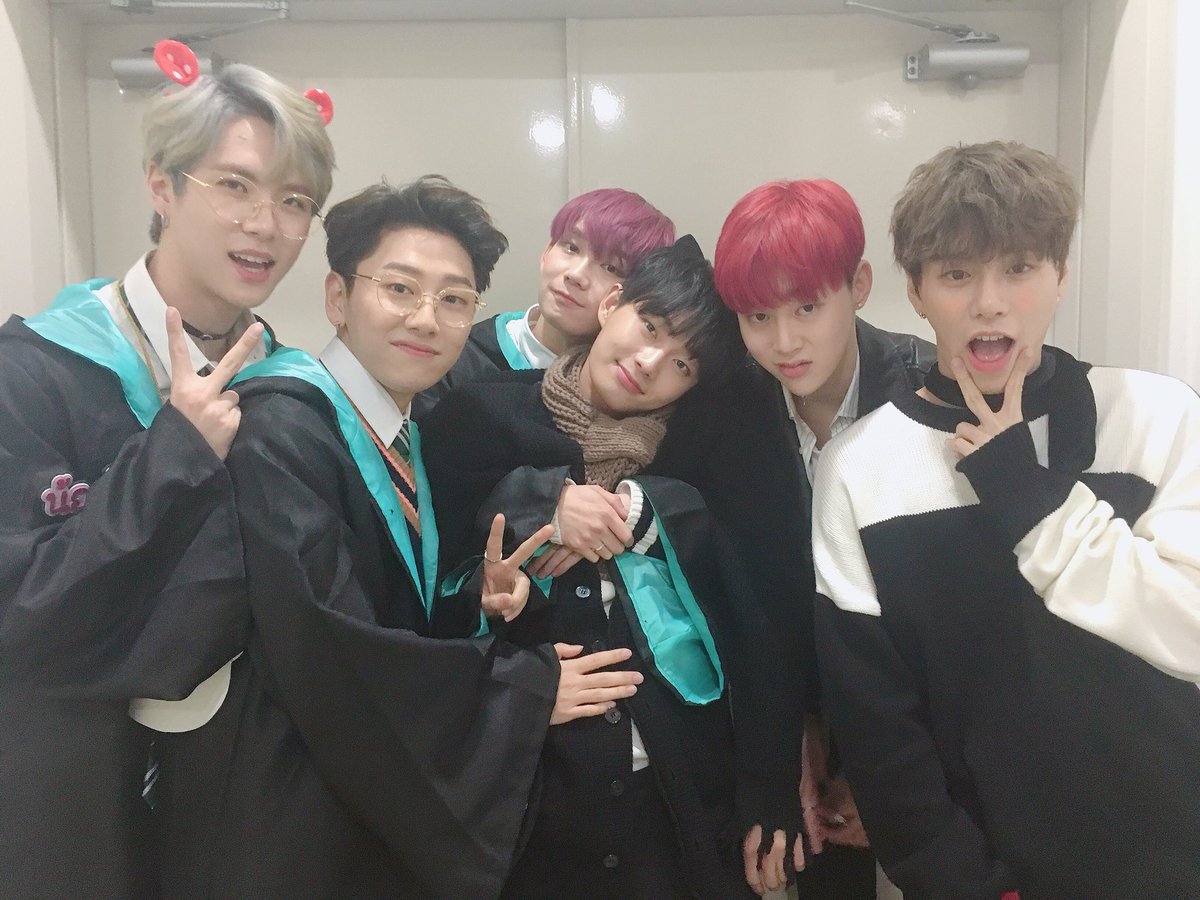 JBJofficial787's tweet photo. [#JBJ_TODAY] 우리 조이풀! 오늘 함께해서 너무 좋았고 가까이 만나서 너무 반가웠던 시간이었습니다! 저희가 마음을 담아 준비한 초콜릿도 맛있게 먹고 밤이 늦었는데 모두 조심히 들어가세요!
🍓😑😲🕺🏻😬🔥 https://t.co/M7xdtpwchW