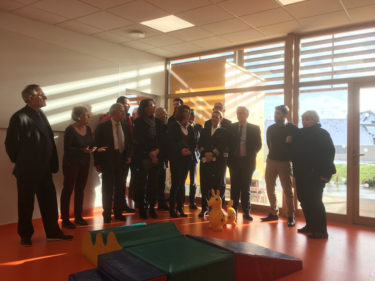 unionvienne's tweet photo. Accueil de @j_gourault Ministre auprès du Ministre de l’intérieur au pôle petite-enfance de Scorbé-Clairvaux par @brunobelin @RMBERTAUD @jpabelin @afbourat #HColin #LJuge cofinancé par l’Etat et inscrit dans un eco quartier https://t.co/yx60hfGOjw