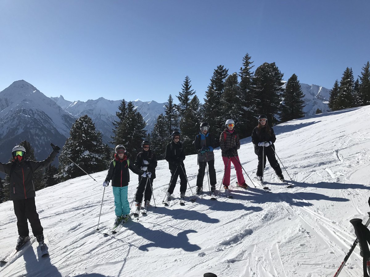 ErithSki18's tweet photo. Fantastic last day.... amazing weather and views 🎿⛷❄️☀️ https://t.co/oJZ6bNNEZt