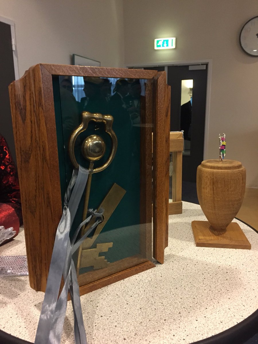 Ook in de <a href="/GemWierden/">Gemeente Wierden</a> is het carnaval officieel van start gegaan. De <a href="/tolmennekes/">De Tolmennekes</a> uit Wierden hebben het nu voor het zeggen. Met de <a href="/Boorkottels/">De Boorköttels</a> uit Enter als achtervang. Alle carnavalvierders: heel veel plezier!!!