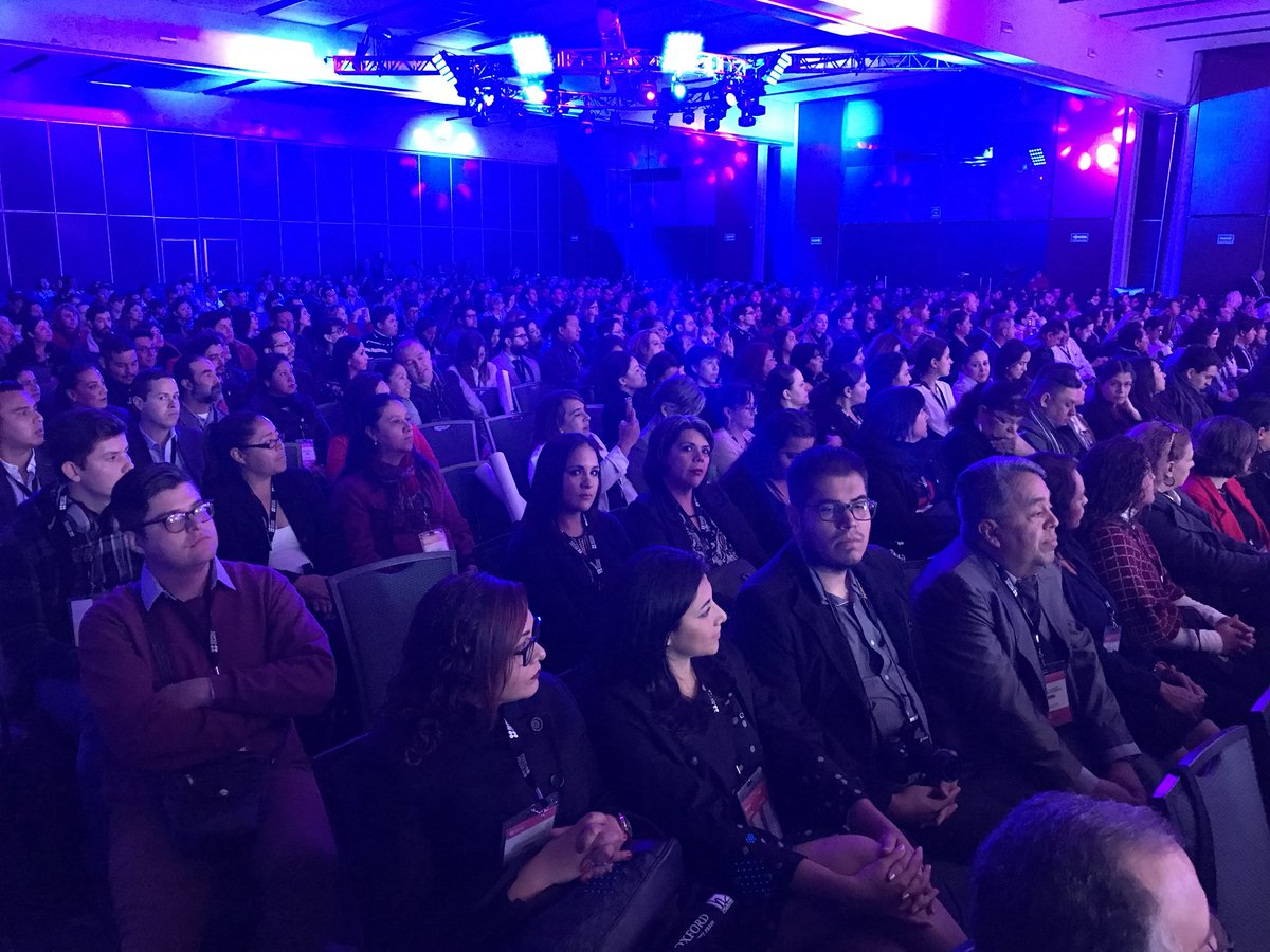 luis_gomez_gtz's tweet photo. Apoyo Secretario @ponchogomezg 80 docentes @ProNIJAL primaria y secundaria que concluyeron Certificación en Enseñanza del Ingles CELT de @CambridgeESOL asisten a la Convención #BBELT @mxbritish aliado @SecEducacionJal gracias por promover desarrollo profesional  @sandovalbasica https://t.co/aOV12zFREP