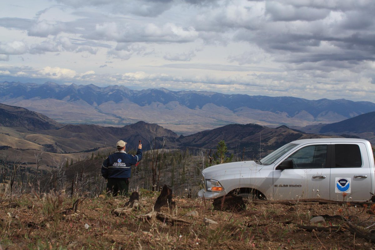 NWSDirector's tweet photo. In 1929, the Incident Meteorologist (IMET) program began. An IMET is an NWS meteorologist specially trained to provide onsite weather support at wildfires and other all-hazard incidents. #NWShistory https://t.co/8SRpddBOh3 https://t.co/tofLR773ej
