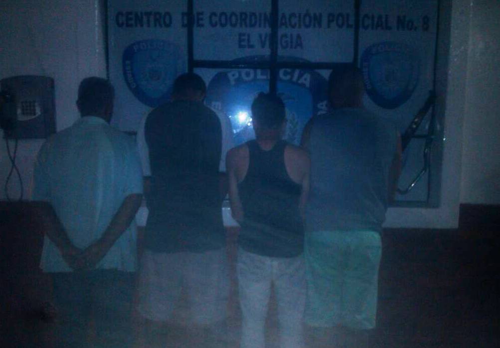 #Crónica Polimérida apresó a cuatro sujetos de 52, 38, 32 y 17 años de edad, por estar presuntamente involucrados en las agresiones y atraco a mano armada de un camionero en la zona Panamericana