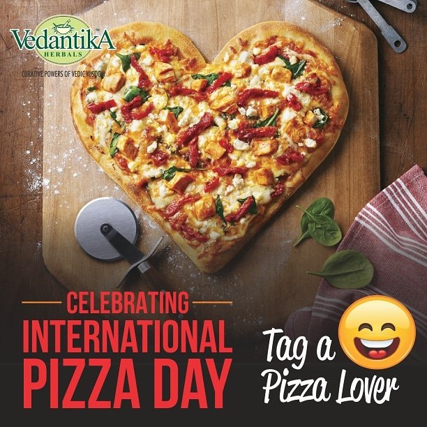 VedantikaH's tweet photo. Celebrating Pizza Day with Proud 😀 🍕🍕 Tag your squad with whom you enjoy your Pizza Party 😀 ⠀ ⠀⠀ ⠀⠀⠀ ⠀⠀ ⠀⠀⠀ ⠀⠀ ⠀⠀⠀ #vedantikaherbals #pizza #pizzaday #internationalpizzaday #pizzalove #loveforpizza #love #india #indian #indianbrand #nightpost #food #foodie https://t.co/YyBZGVajHm
