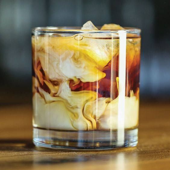 Koffiestuff's tweet photo. Luid het weekend in op de juiste manier met dit recept voor een Flat White Russian!🍸 https://t.co/rSc5ay1rHy https://t.co/tLR3twI49l