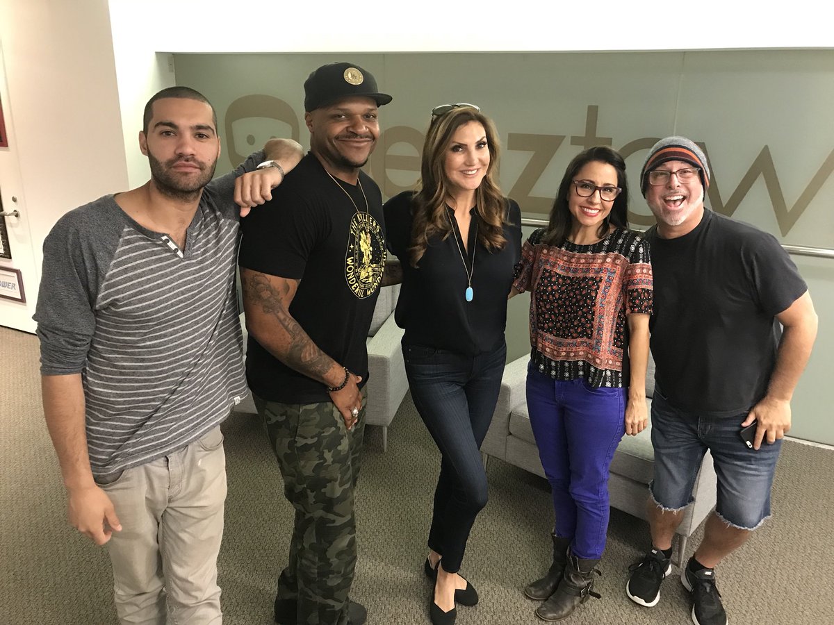 HelloRossPod's tweet photo. Check out a brand new ep. of #StraightTalkWithRoss as our extra special co-host @HeatherMcDonald joins us to talk all things @CBSBigBrother, @helloross, and of course some juicy scoop you can’t miss. #TeamRoss
Listen now: https://t.co/SPqhNy7kOa https://t.co/MrePRqv5LX