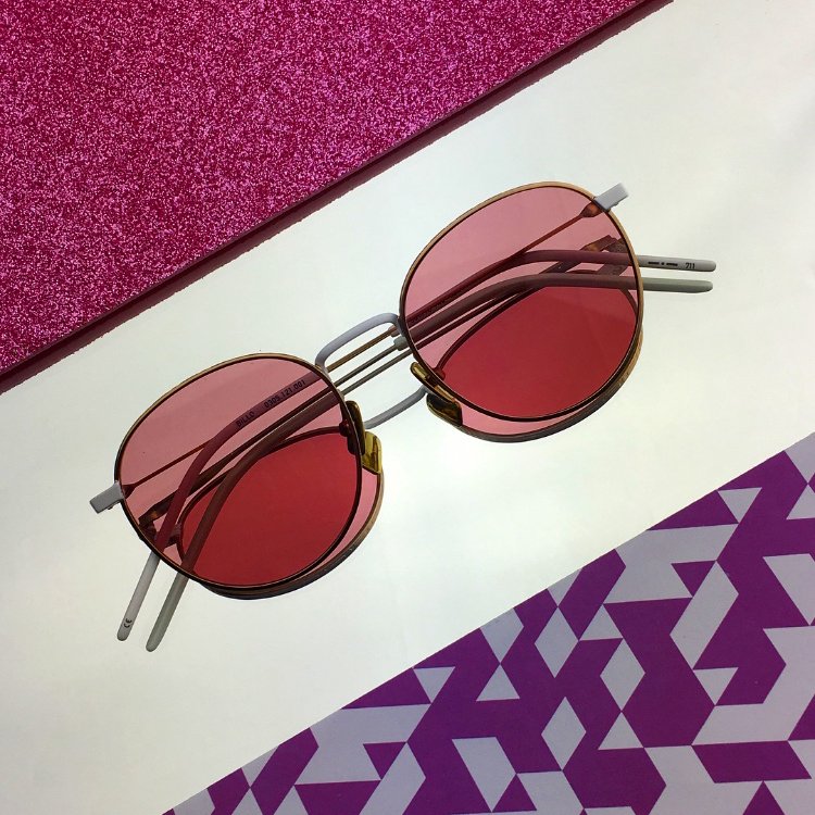 February got us feelin’ rosy 🍭 
Meet BILLO rose gold &amp; white w/ hot rose lenses! 🤩#italiaindependent #beindependenteverywhere #sexyshades