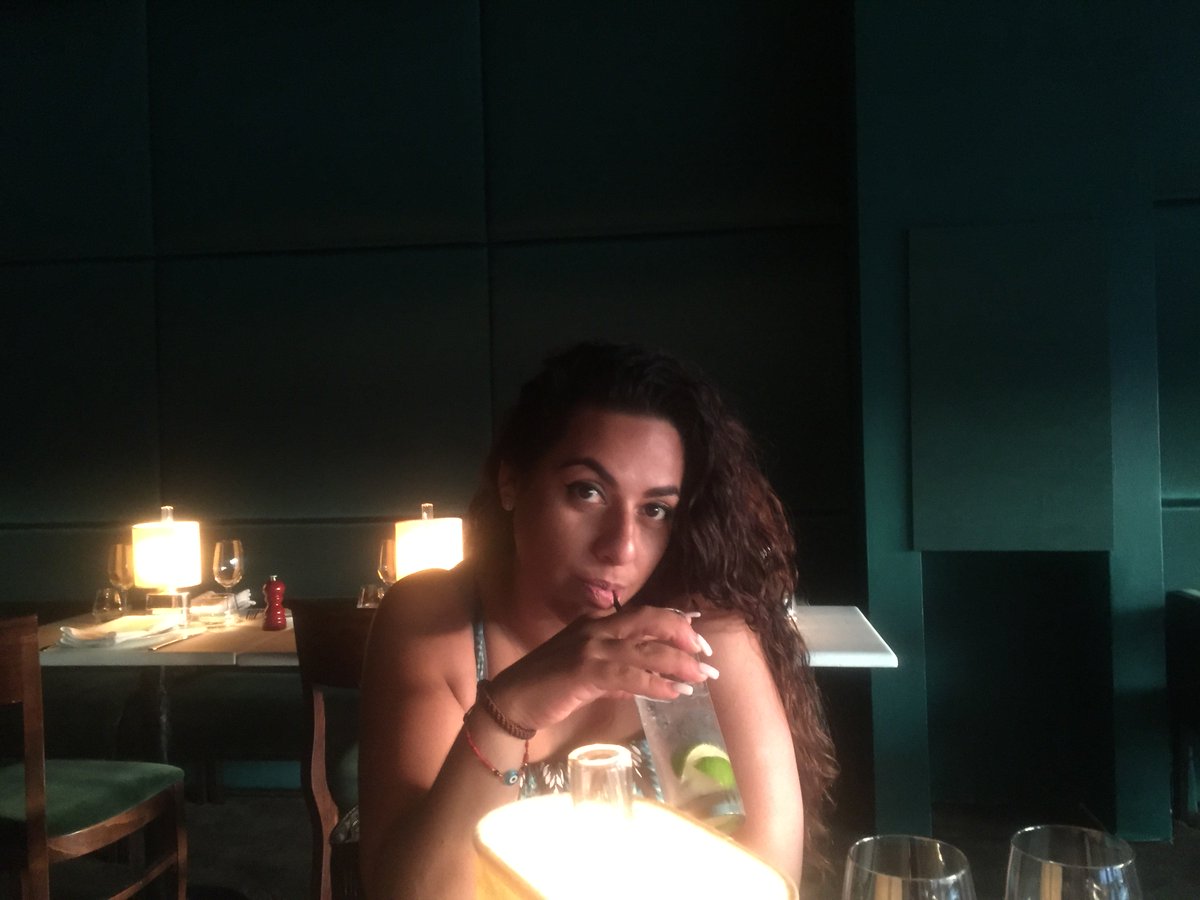 Don't Mess With My Alone Time - 5 Easy (and excusable ways) to be still and recharge therealurbanclassy.com/dinner-for-1/