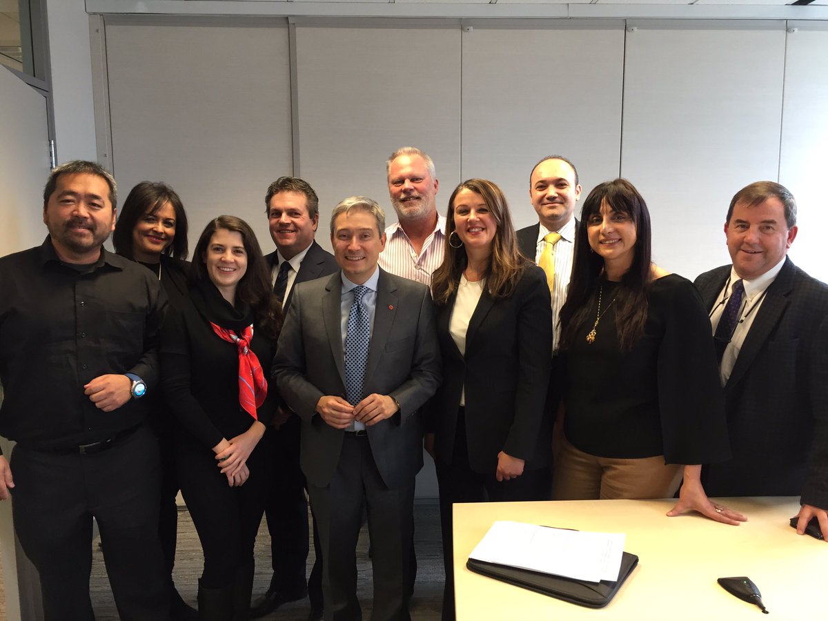 brazcanchamber's tweet image. Thank you to Minister @FP_Champagne for taking the time to meet and discuss Canada's engagement with Mercosur. You can always count on us to help strengthen Brazil-Canada ties!